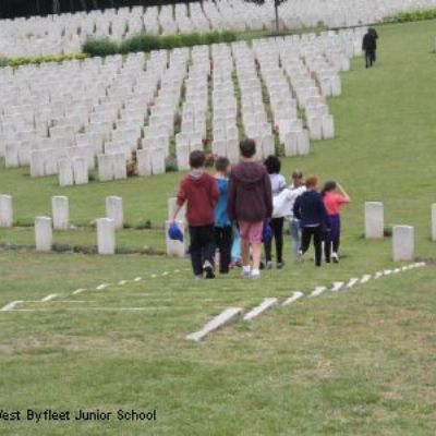 Etaples 11, 00 war graves